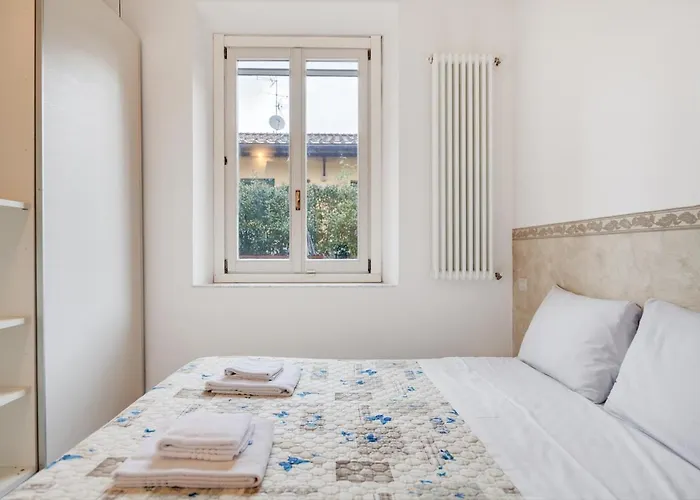 Guesthost - Coverciano Modern With Patio! Florencja